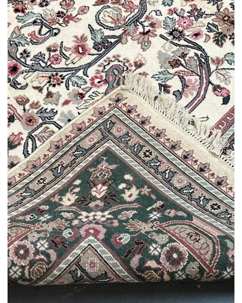 Kashan Wool view 4