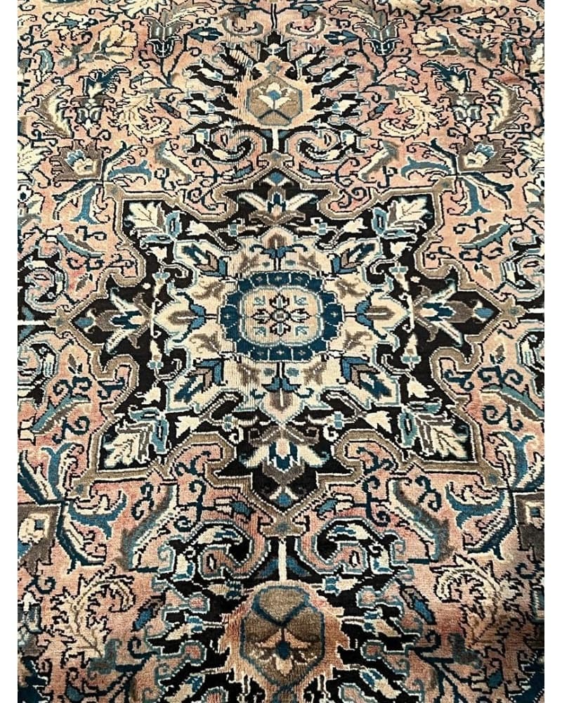 Heriz Wool view 3