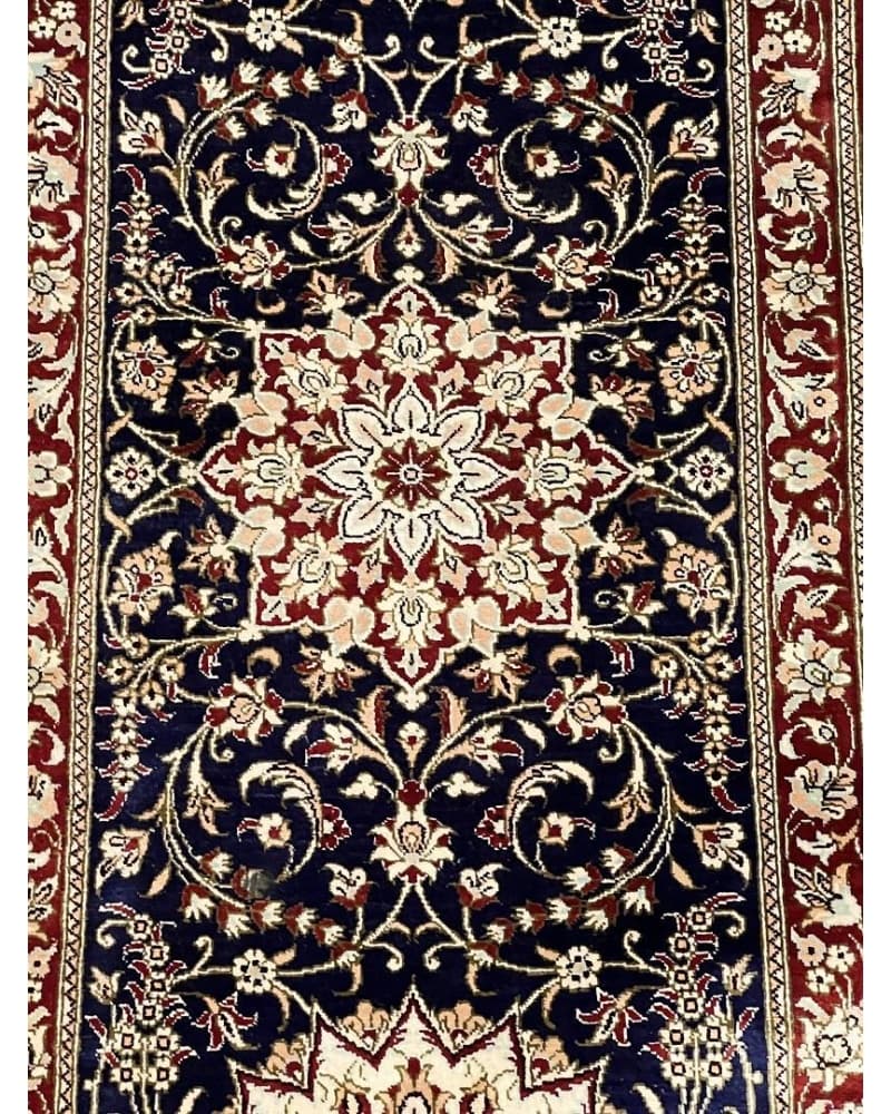 Qum Silk view 3