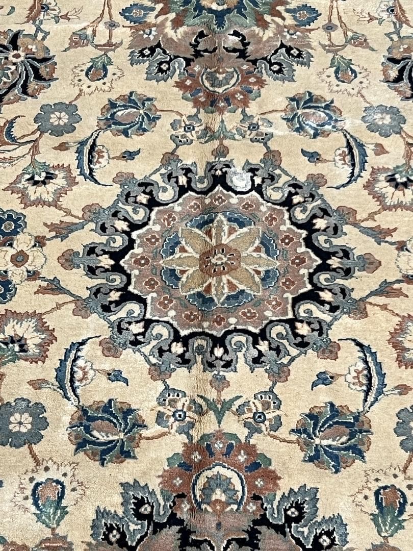 Kashan Wool view 3